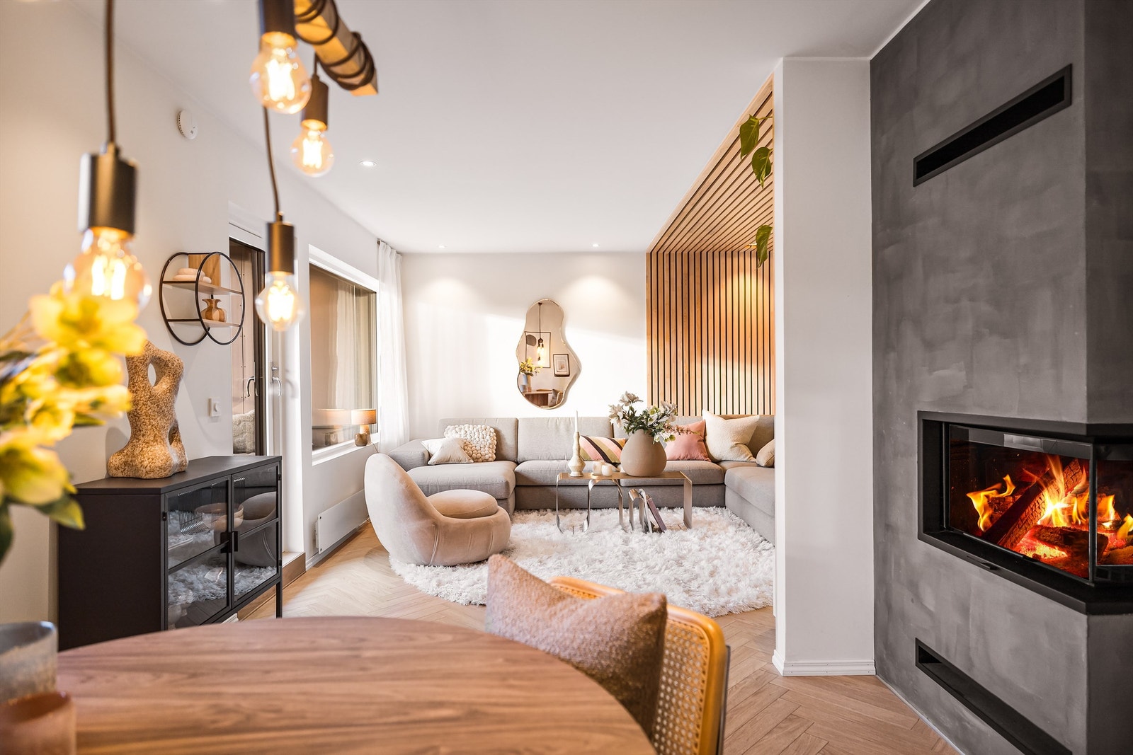 - I forbindelse med borettslagets oppussing av fasade ble vinduer byttet og ytterveggene etterisolert. Dette er nå en meget energieffektiv leilighet. - Galleribilde