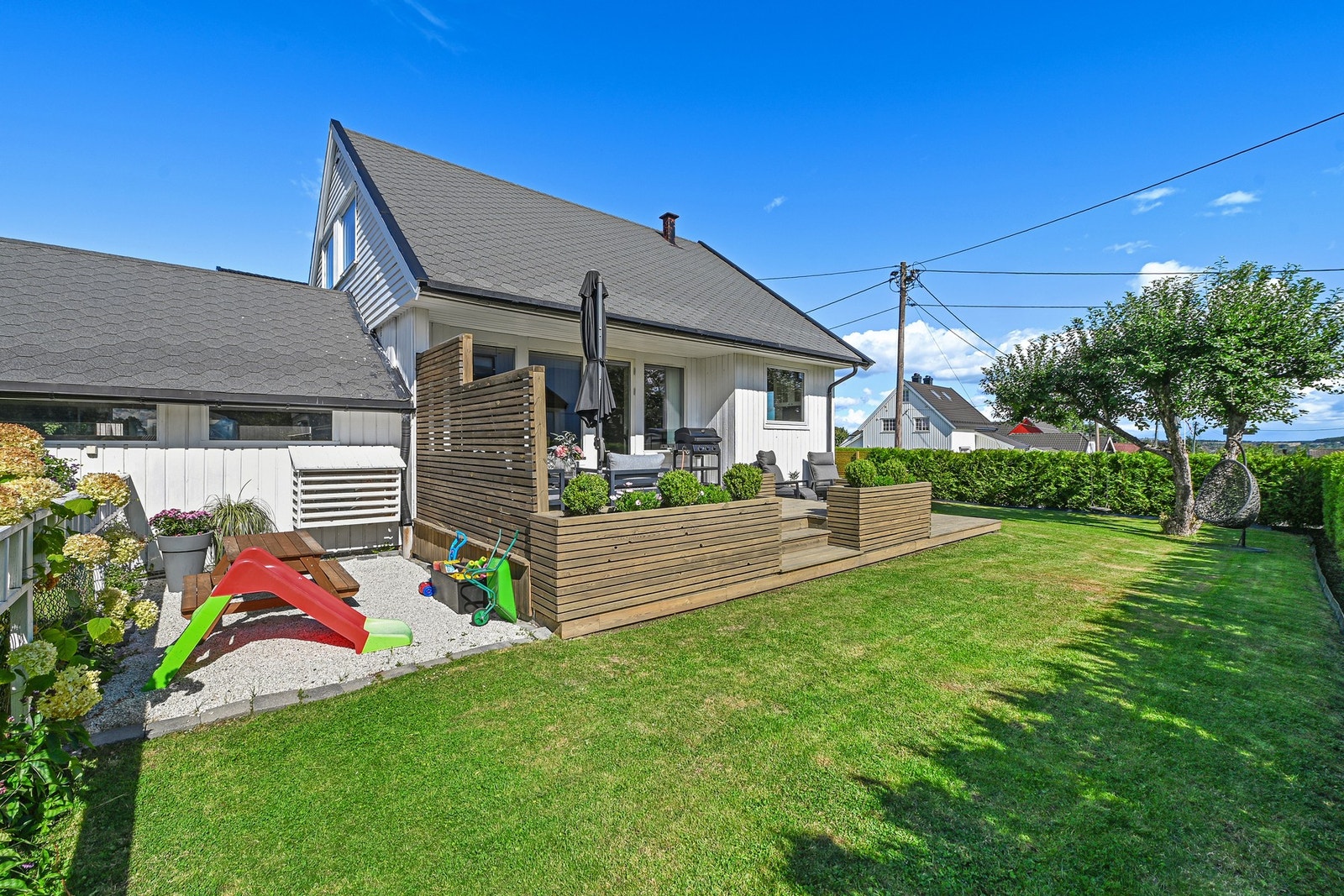 Orkerødgata 66B er en flott enebolig med garasje og flotte uteplasser. Galleribilde