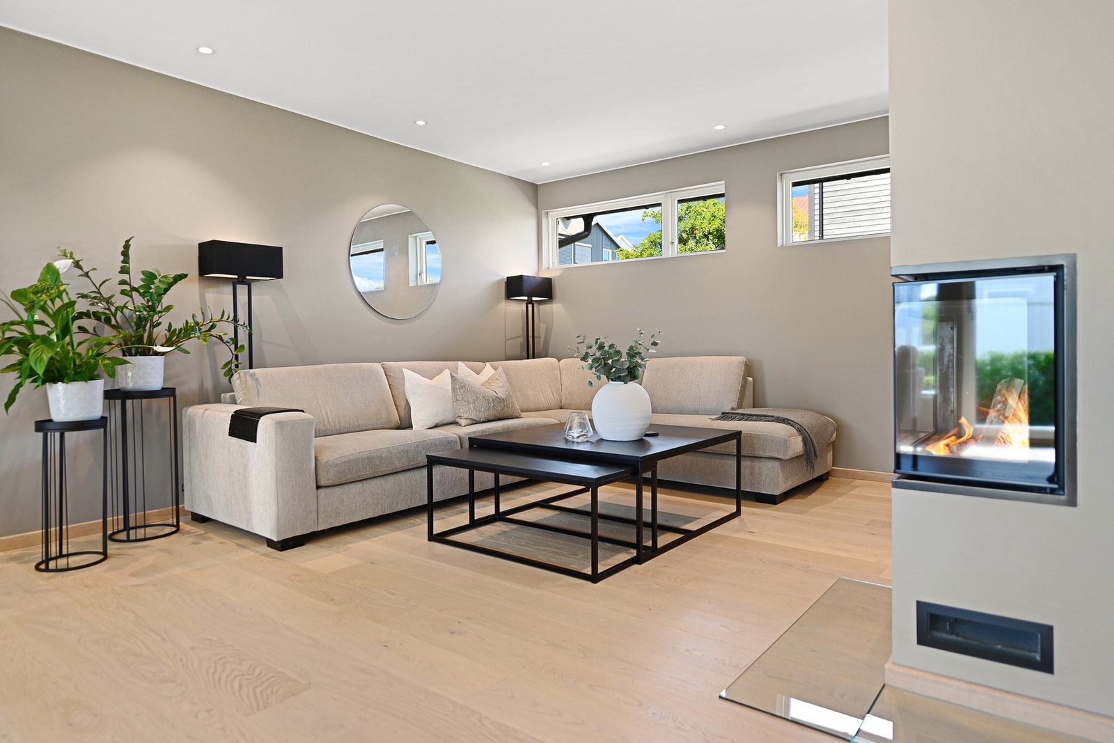 Huset er gjennomgående godt vedlikeholdt og betydelig oppgradert, både teknisk og estetisk i nyere tid- her kan du flytte rett inn uten å bekymre deg for store oppussingsbehov. Galleribilde