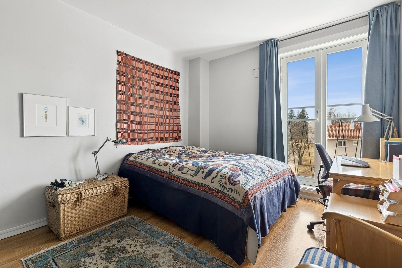 Fransk balkong og kontorplass. Galleribilde