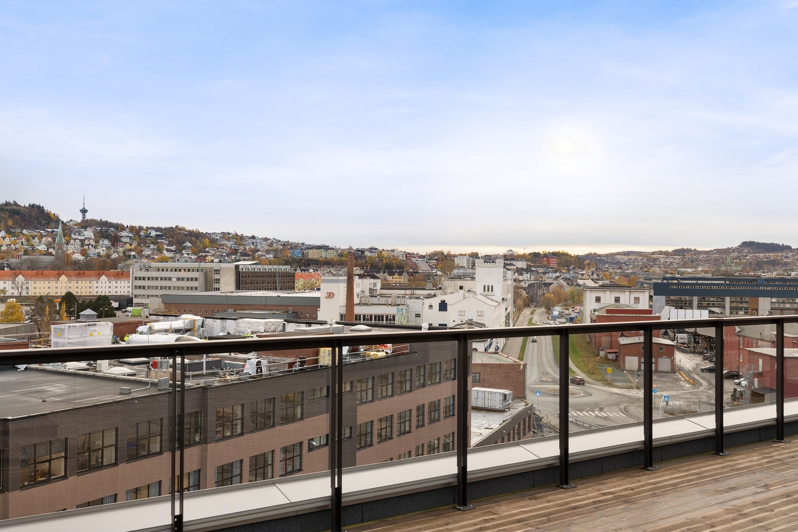 Tyholttårnet, Festningen, Lademokirka og Nidarosdomen ligger også i siktlinjen. Galleribilde