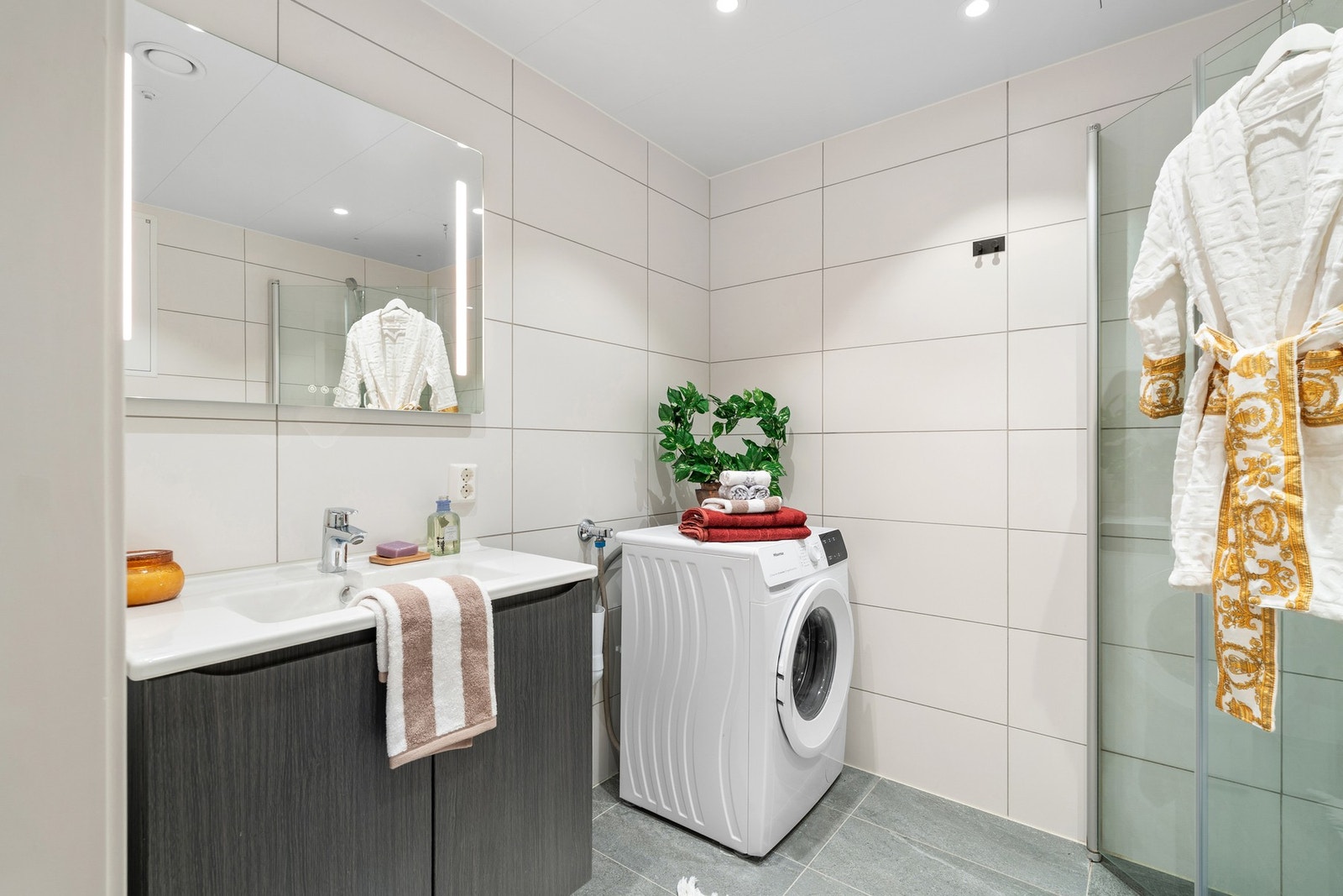 Badet har en fin og praktisk innredning. Takstmann har bedømt badet til TG 0. Galleribilde