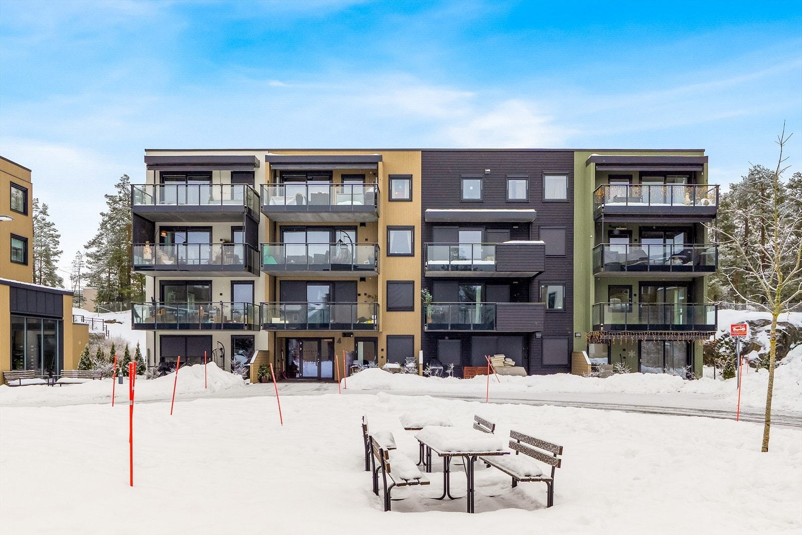 Boligen har en god intern beliggenhet i byggets 4. etasje. Galleribilde