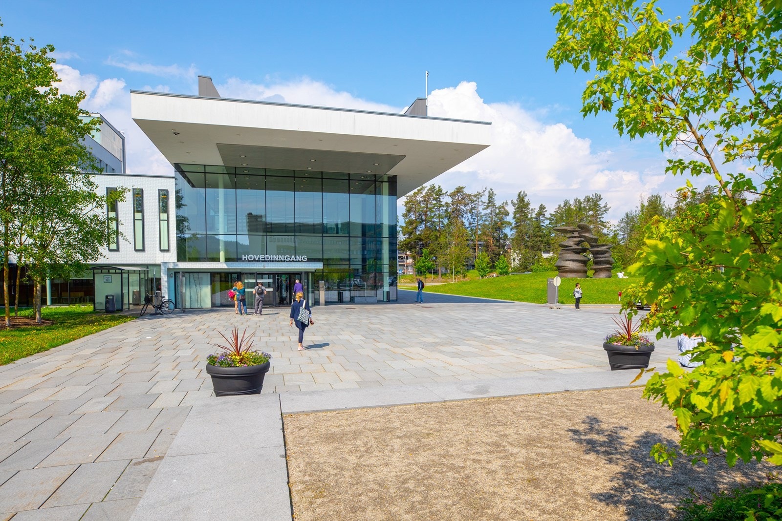 Nærhet til Ahus. Ca. 10 minutter med buss. Galleribilde