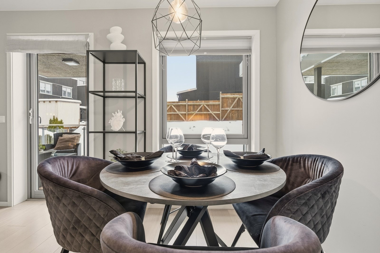 Fra stuen er det adkomst til flott balkong Galleribilde