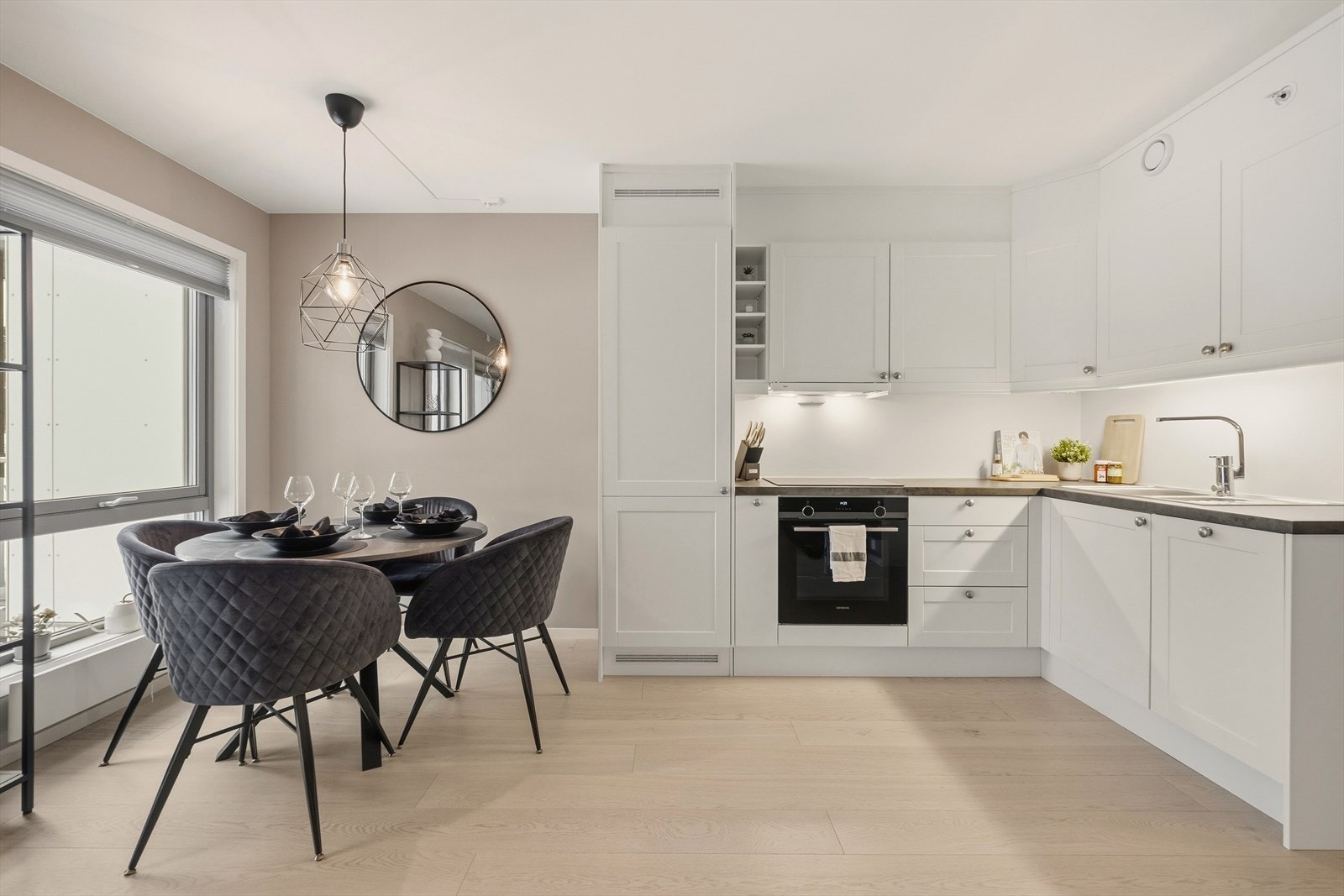 Naturlig plass for spisegruppe i tilknytning til kjøkkenet Galleribilde