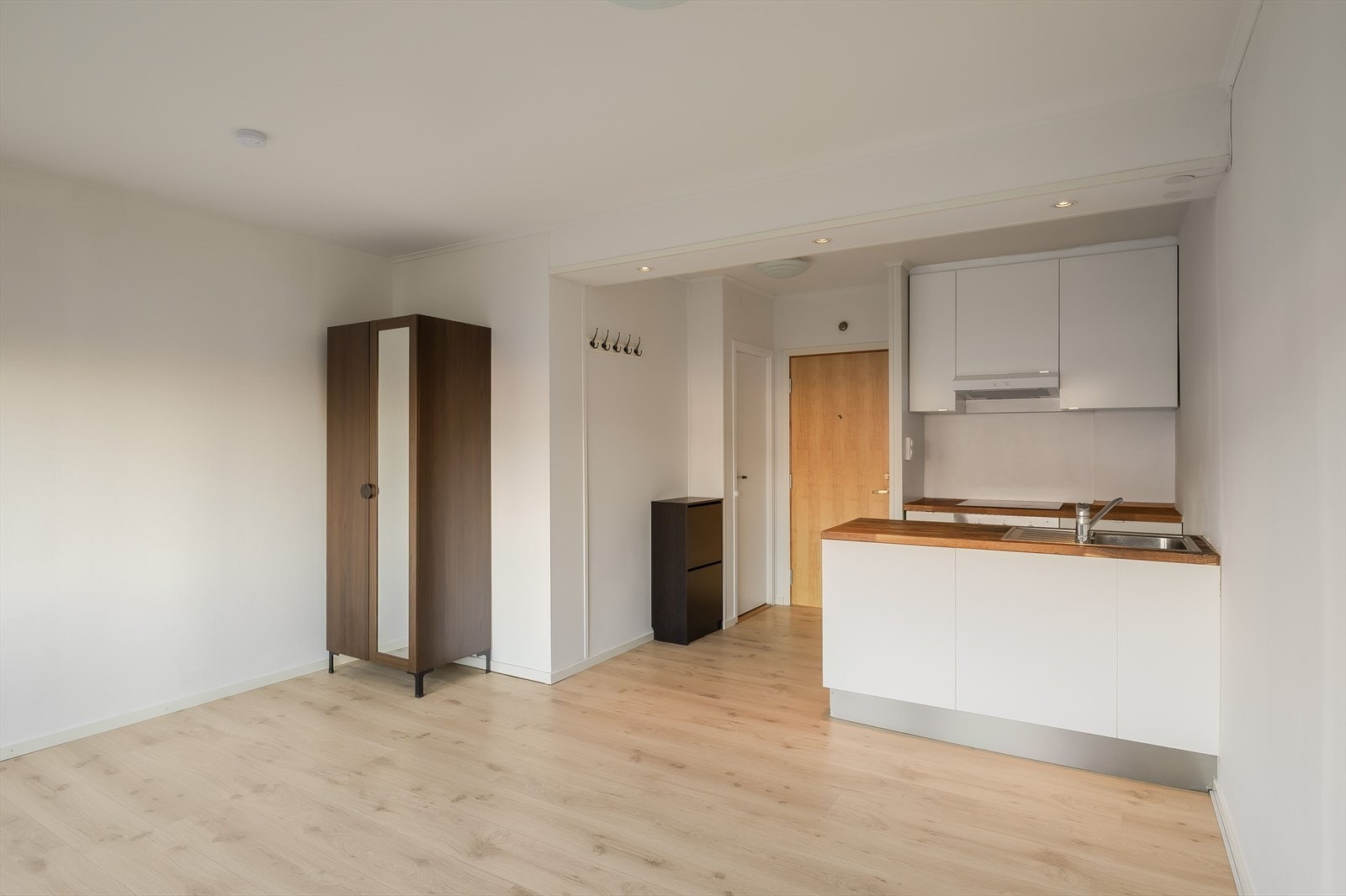 Oppholdsrom mot entredør Galleribilde