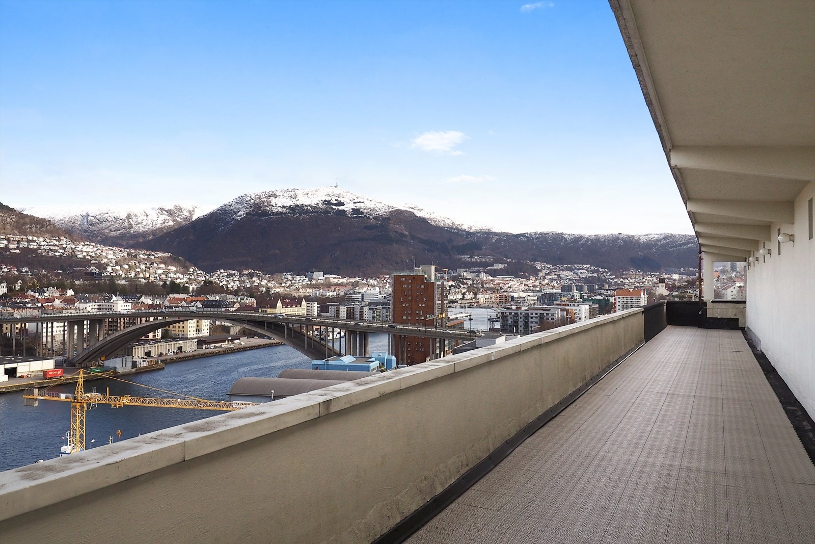 En av to takterrasser på bygget (tidligere bilde) Galleribilde