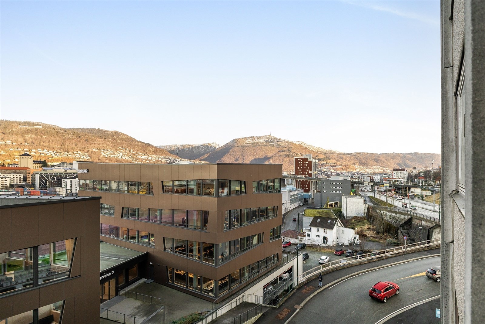 Noe av utsikten fra vinduer Galleribilde