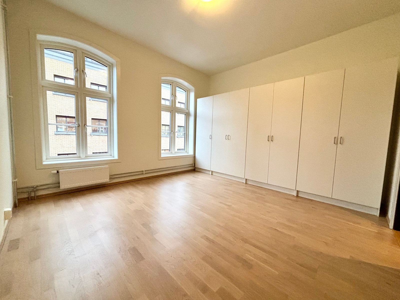 Soverom nr 1 med masse skap plass Galleribilde