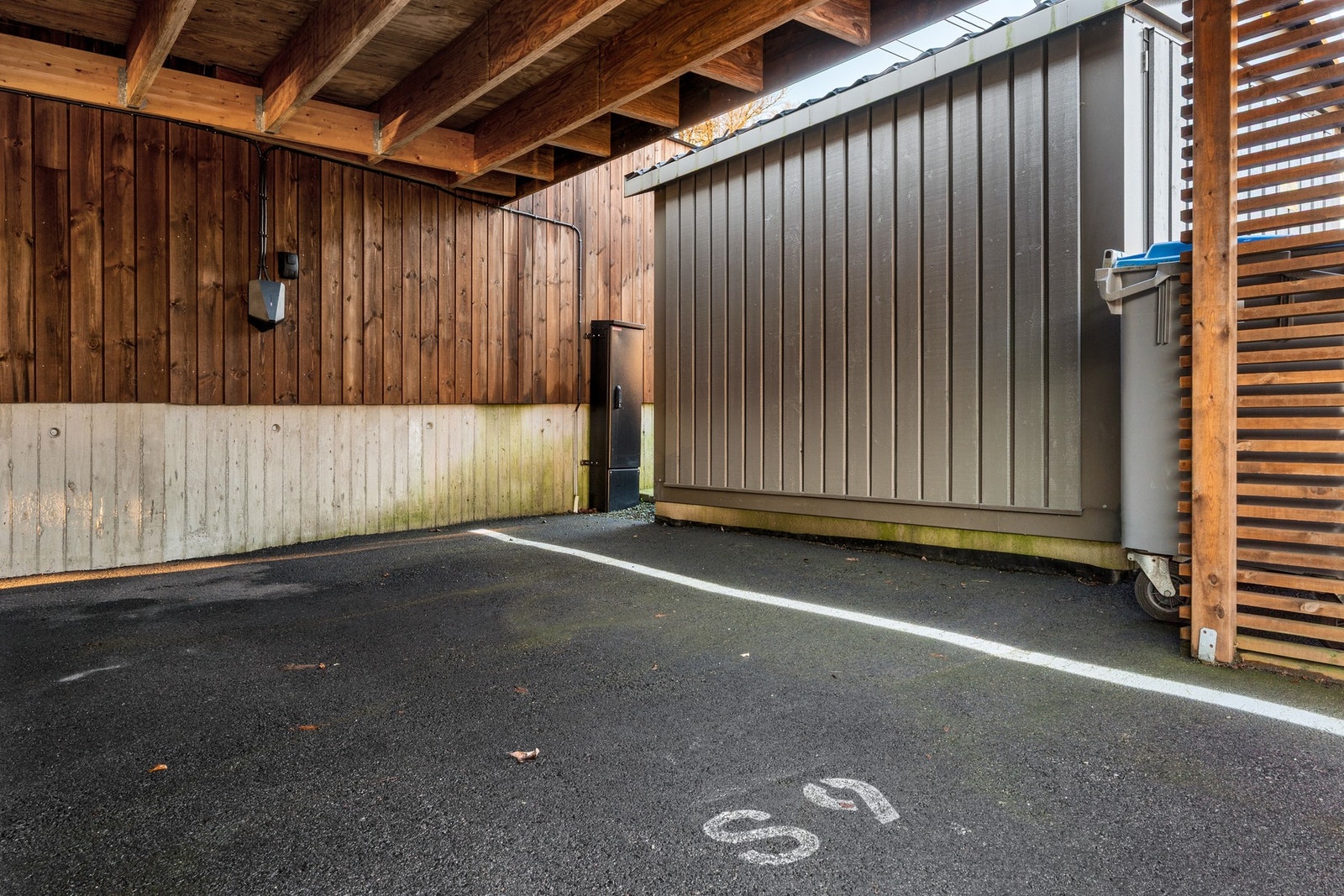 Her er det installert el-bil lader. Galleribilde