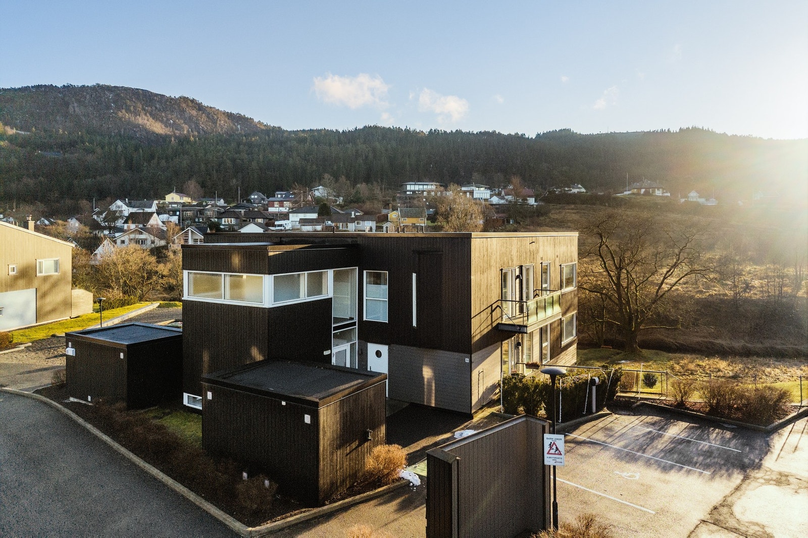 Boligen hører til et koselig Sameie bestående av 14 enheter. Galleribilde