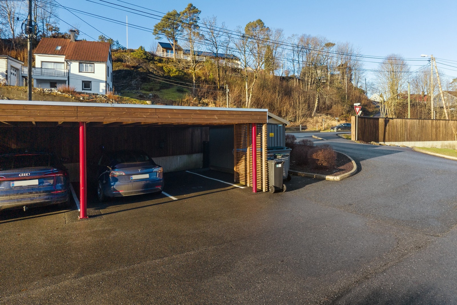 Carport følger leiligheten. Galleribilde