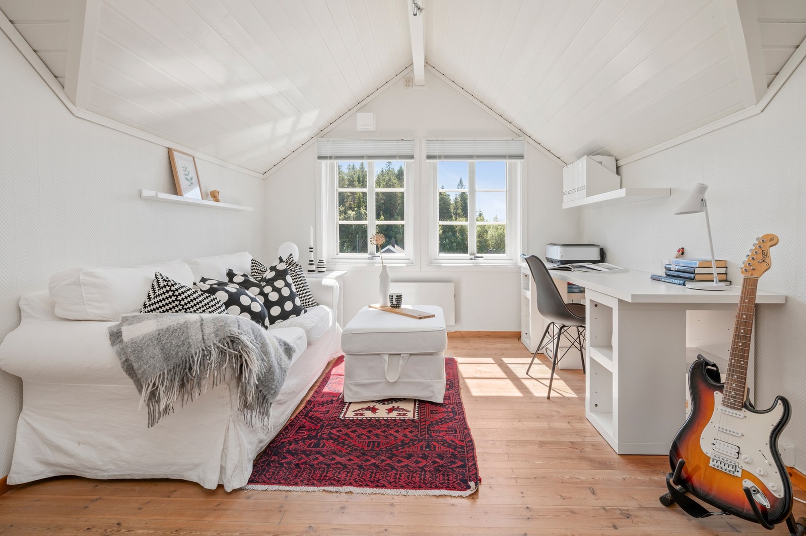 I 2.etasje finner du en flott loftstue som gir rom for å trekke seg tilbake, for avkobling og aktivitet. Galleribilde