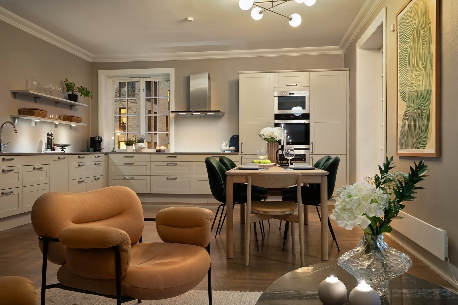 Norema kjøkkeninnredning fra 2013 og Silestone benkeplate fra Italia. Galleribilde