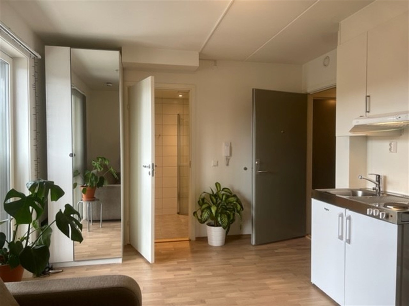 Velkommen til denne hyggelige hybelleiligheten i Midtveien 43! Galleribilde