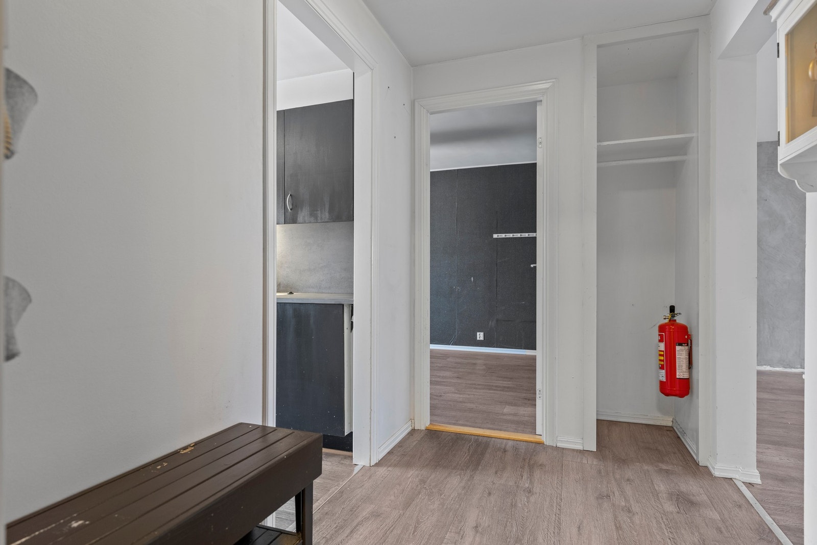 Gangen er relativt romslig, og har god plass for oppbevaring av sko og ytterklær. Galleribilde