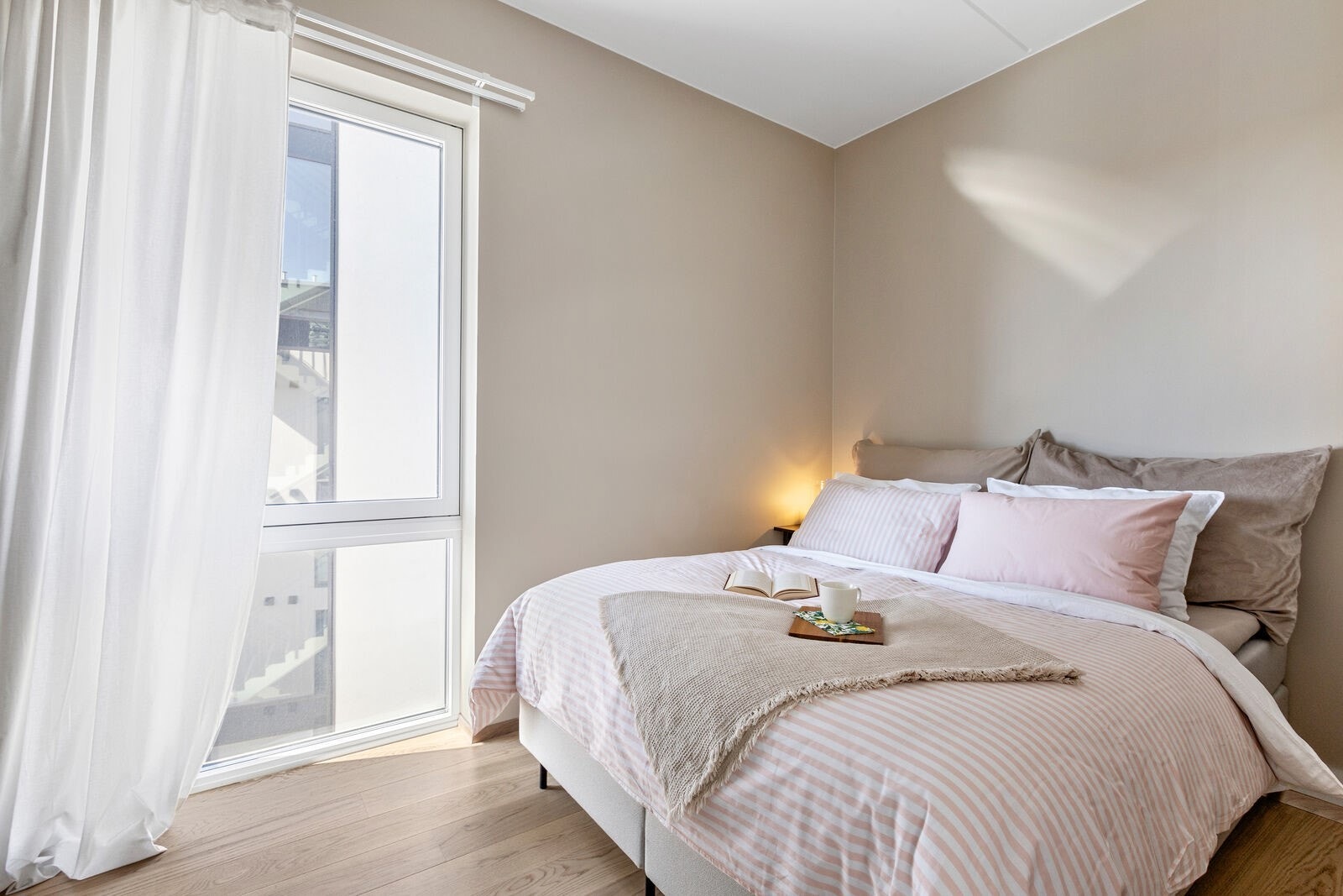 Hovedsoverommet er på 8,1 kvm og har god plass til dobbeltseng Galleribilde