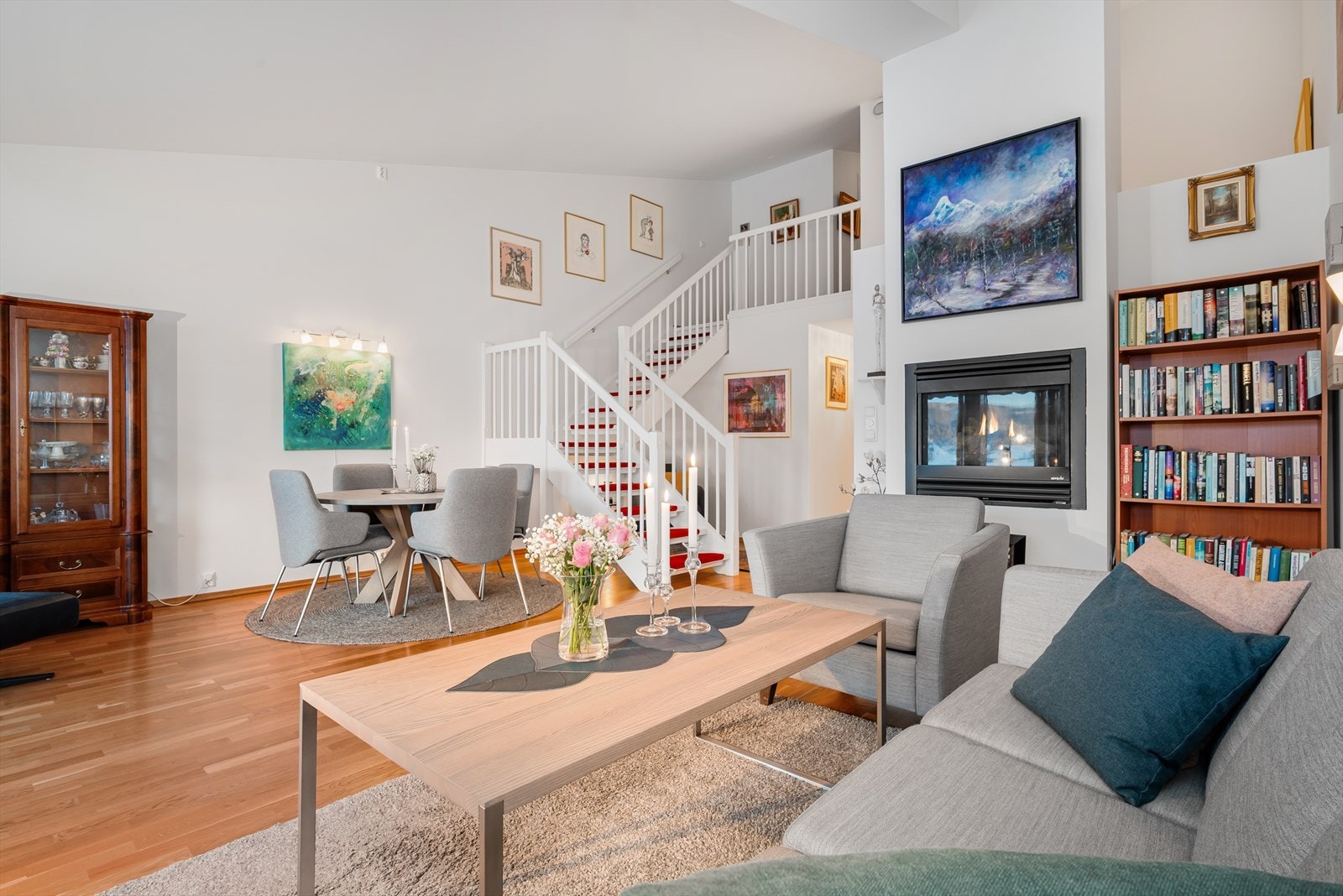 Det er montert utvendig screens og markise på stuevindu. Galleribilde