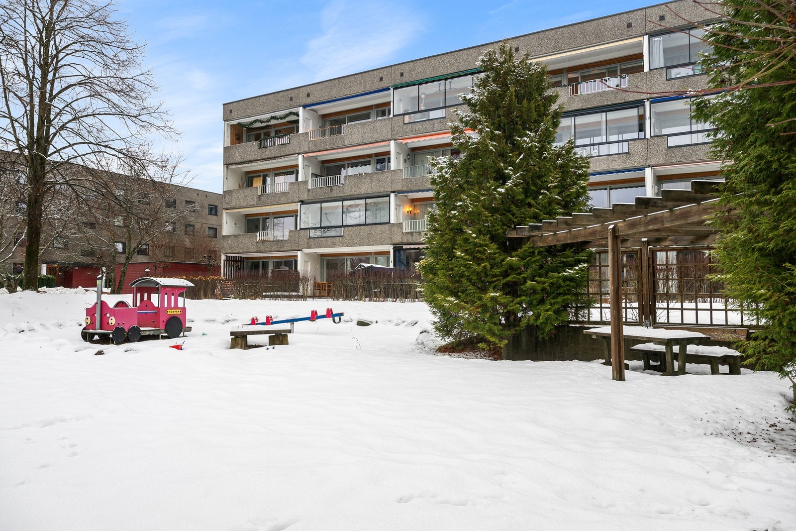 Det medfølger bod ved inngangspartiet, samt kjellerbod. Galleribilde