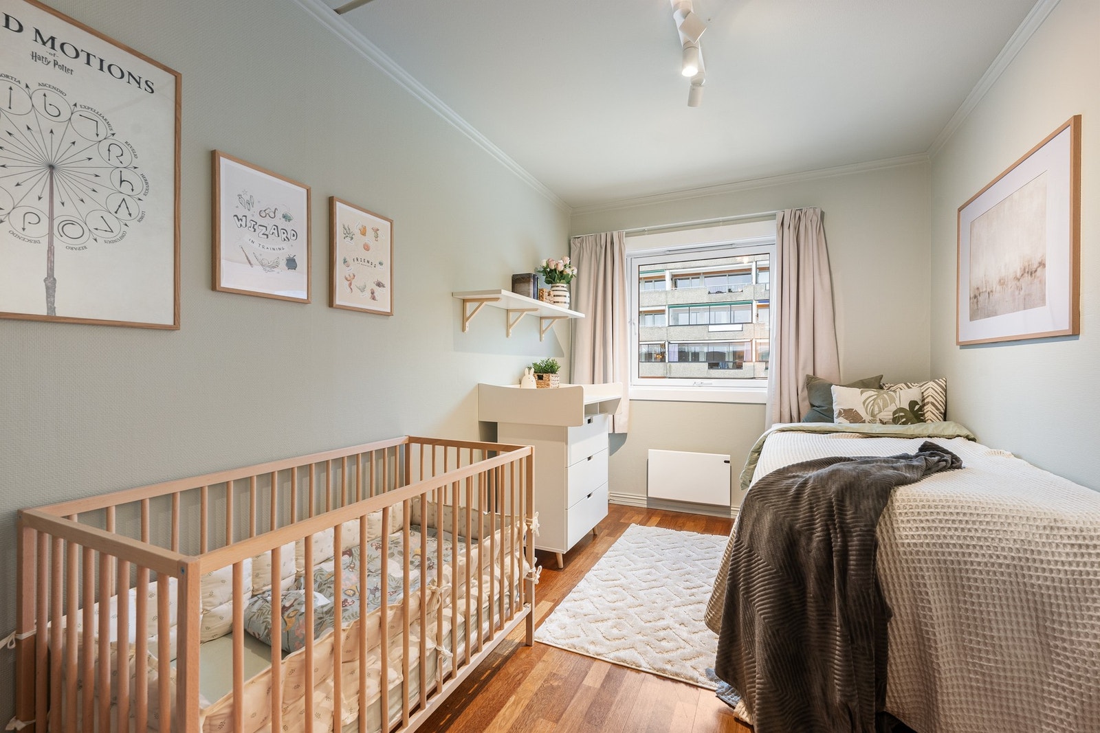 Soverom 2 er et fleksibelt rom som passer like godt som barnerom som gjesterom eller hjemmekontor. Galleribilde