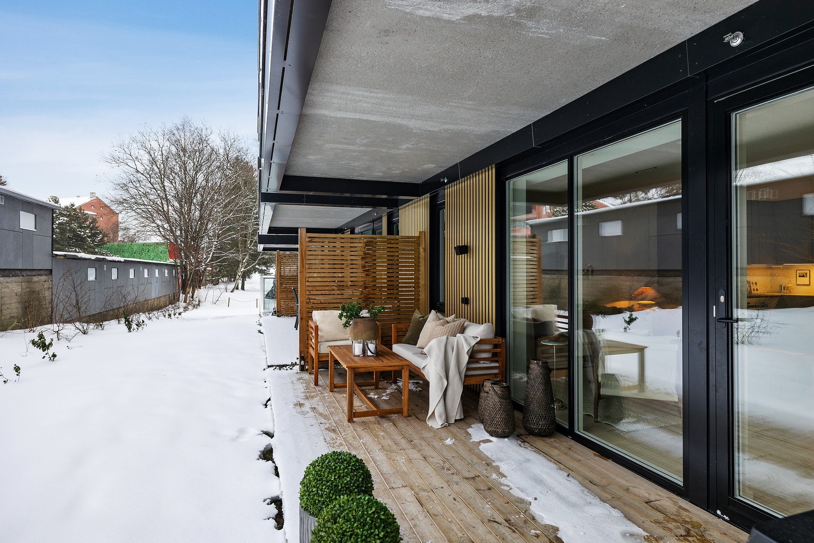 Den vender mot nordvest, og byr på koselig ettermiddags- og kveldssol Galleribilde