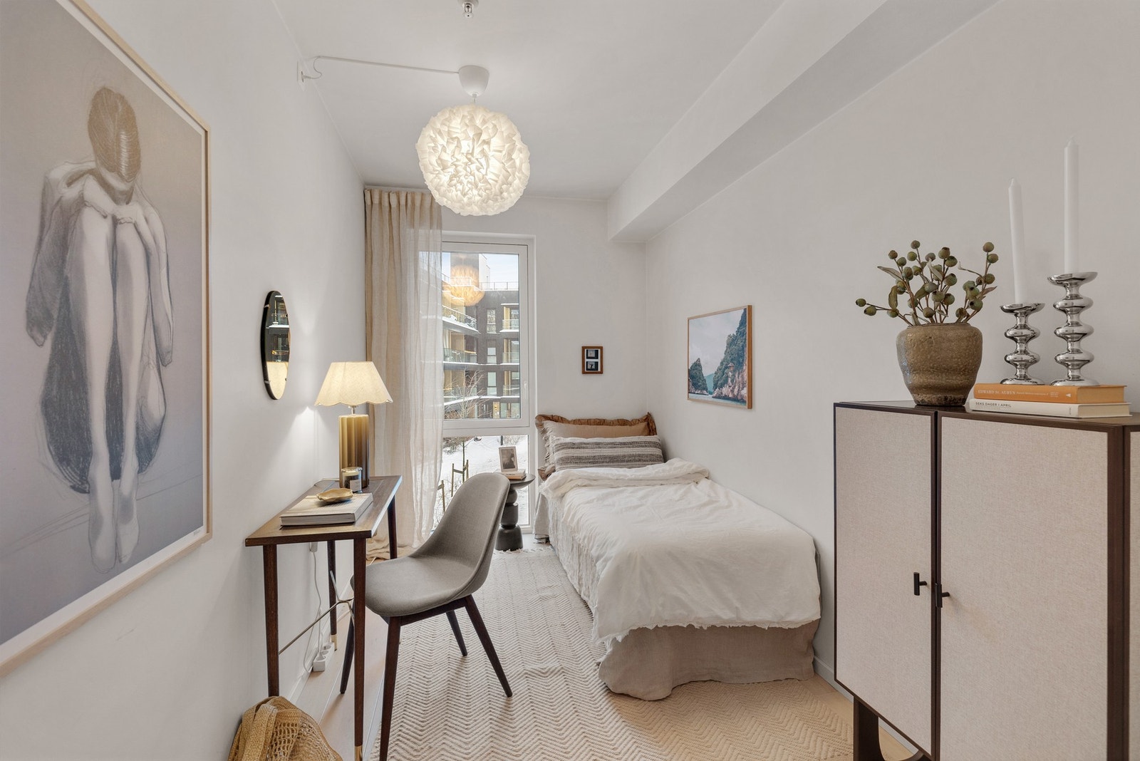 Boligens andre soverom er også av god størrelse Galleribilde