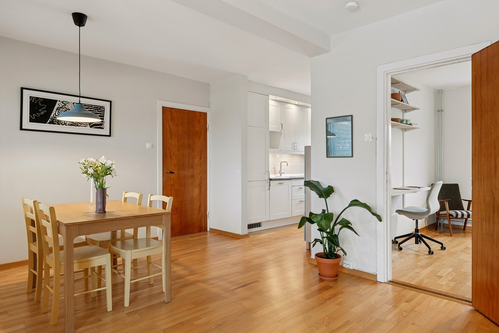 Lys og gjennomgående planløsning. Galleribilde