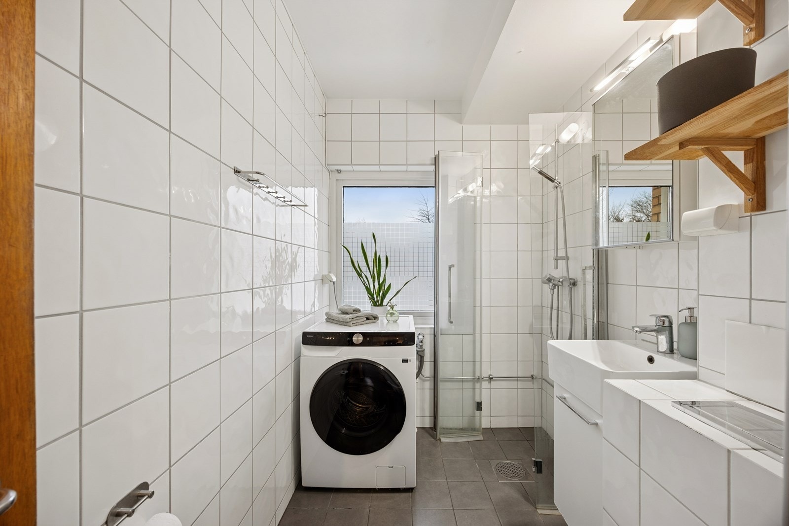 Flislagt baderom med gulvvarme. Galleribilde