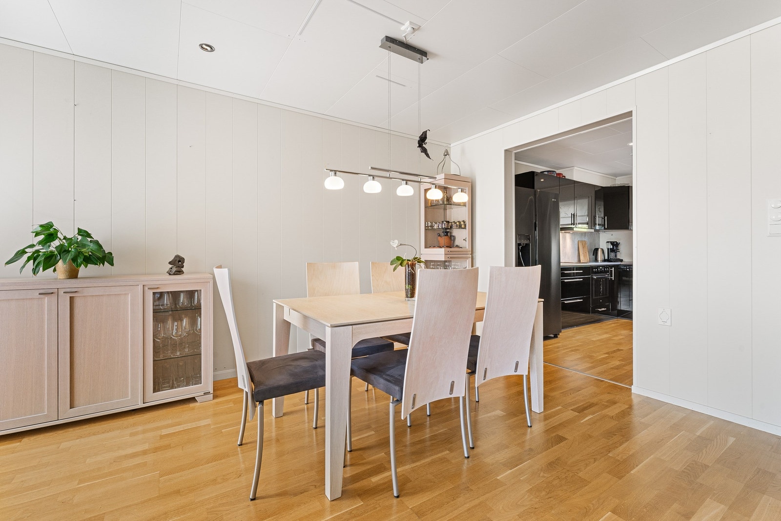 Spisestue ved kjøkken Galleribilde