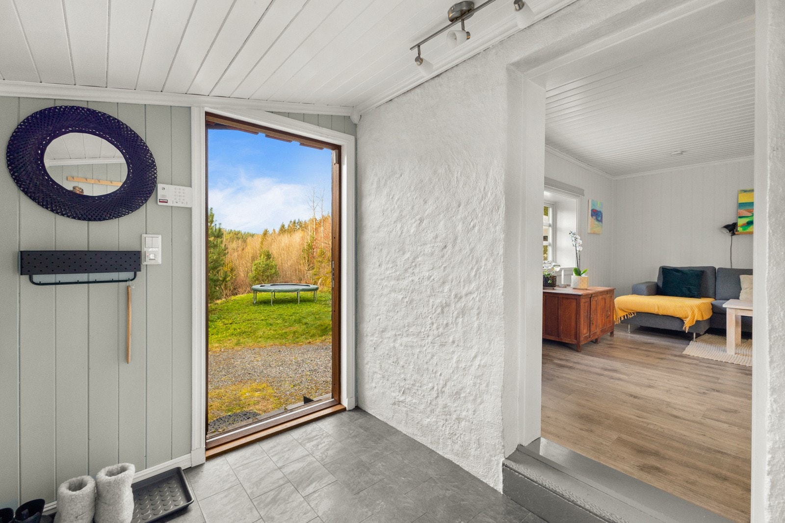 Dette er en flott mulighet til å skaffe seg en hytte med stor sjarm og gode kvaliteter i vakre omgivelser ved Lyseren Galleribilde