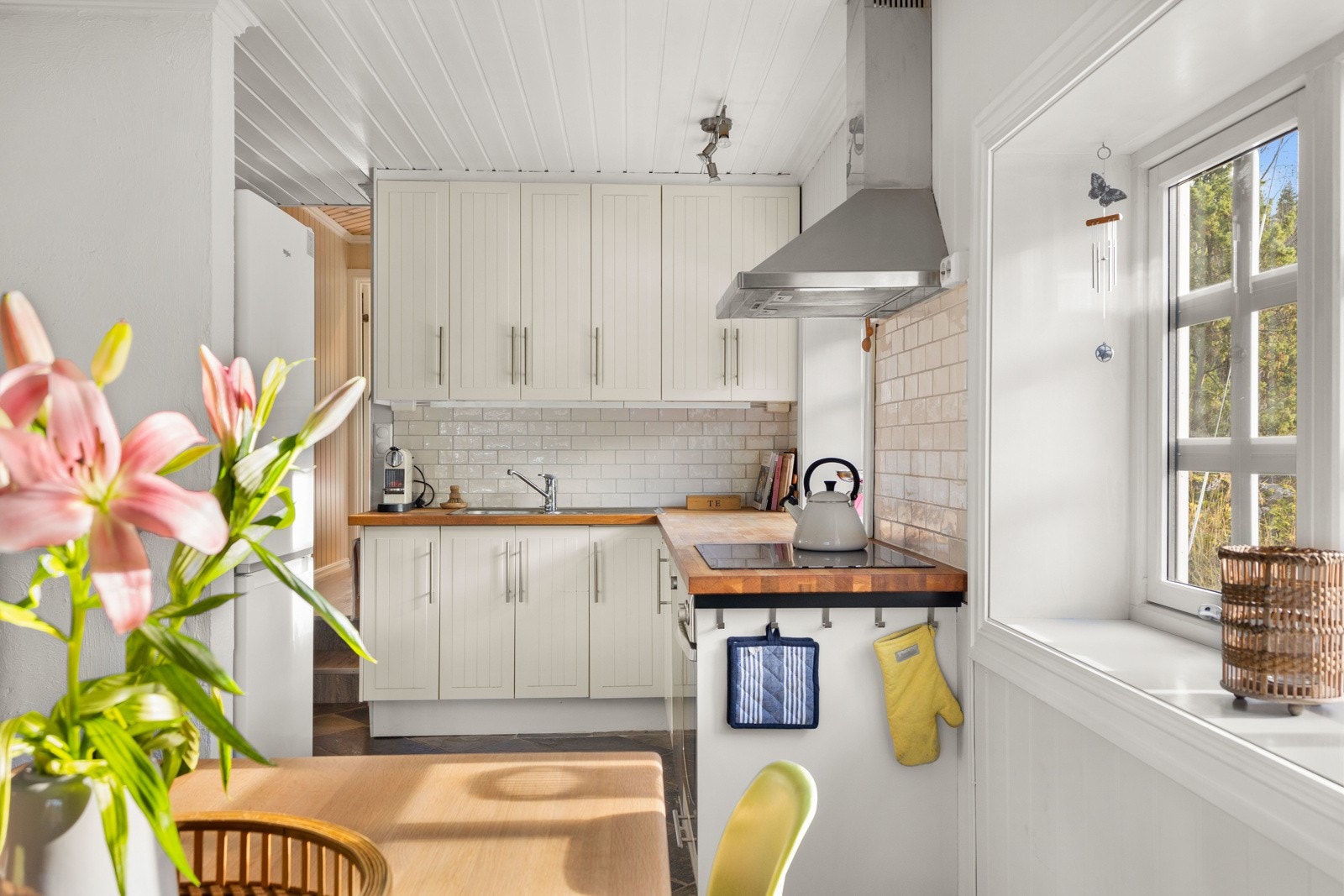 God plass til benke og skapplass. Galleribilde