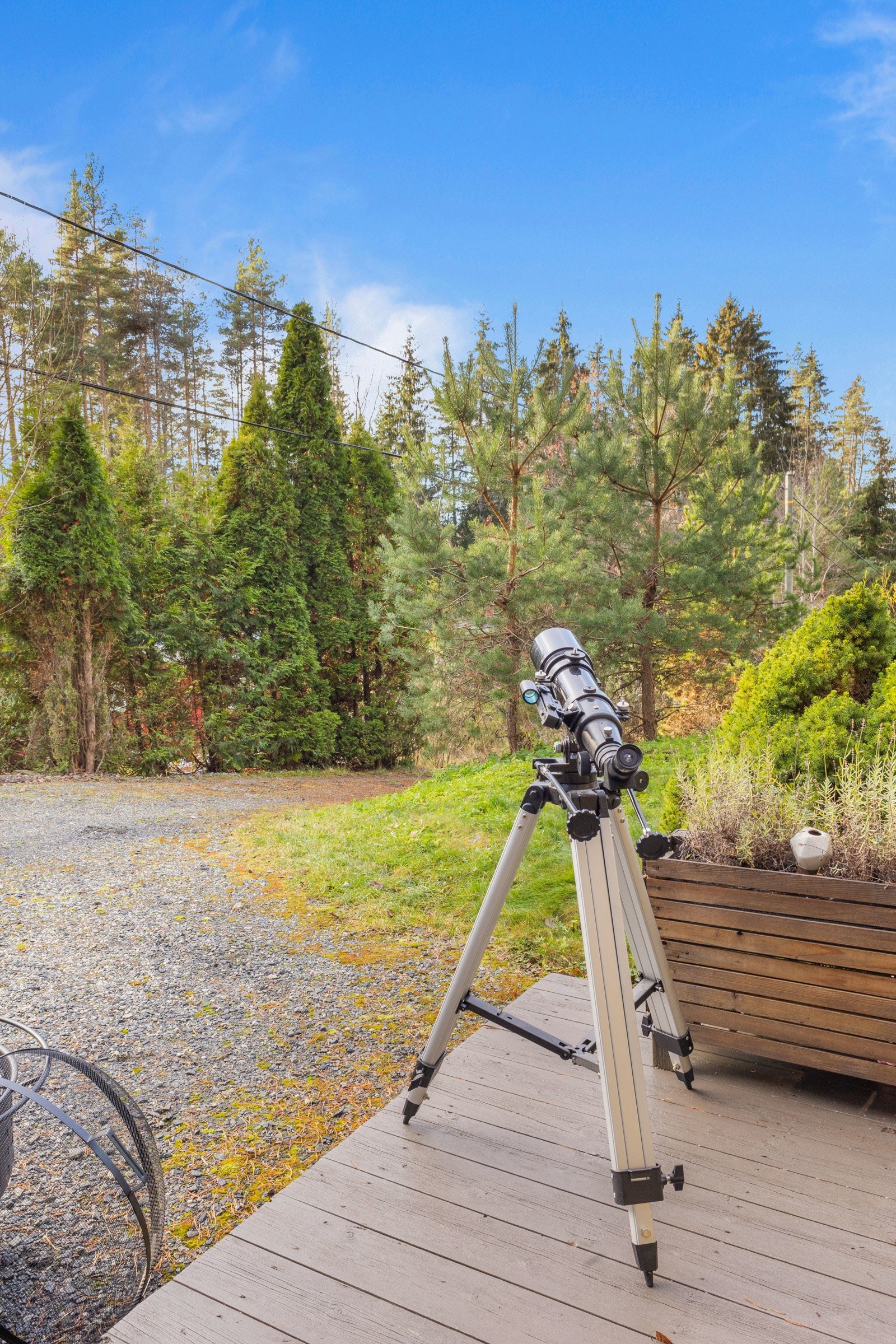 Hytta på Nosaveien 249 er et ideelt valg for deg som søker et pusterom fra byens mas, omgitt av vakker natur, aktivitetstilbud og et nært lokalsamfunn. Galleribilde