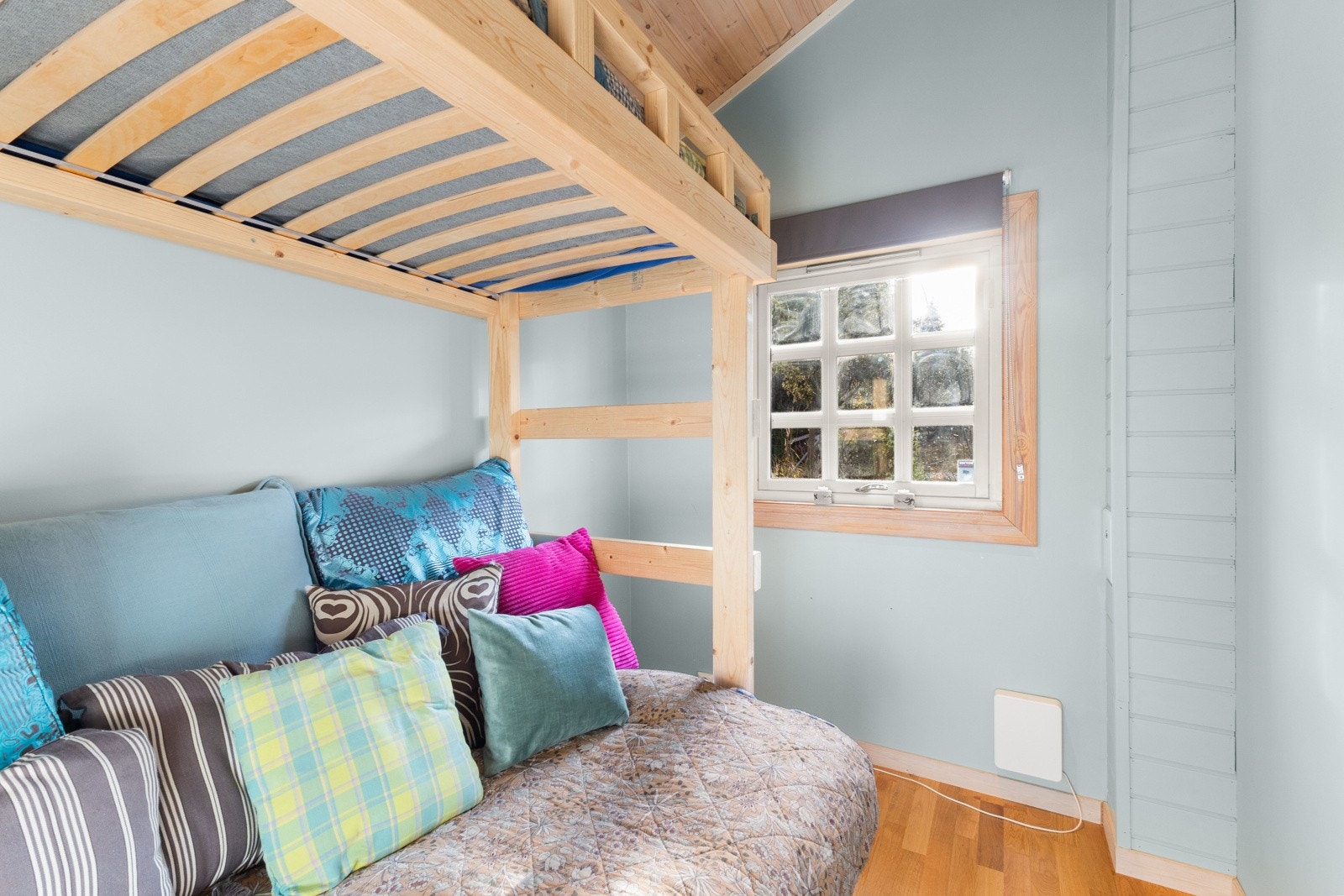 Det andre soverommet er noe mindre med plass til blant annet køyeseng Galleribilde