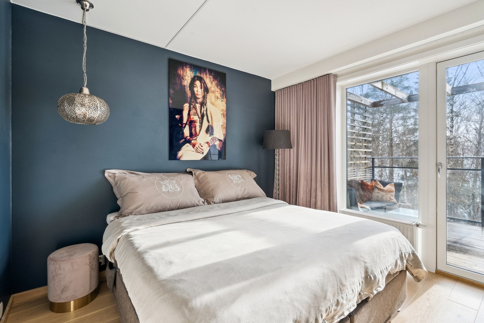 Her er det plass til dobbeltseng og garderobeløsning Galleribilde