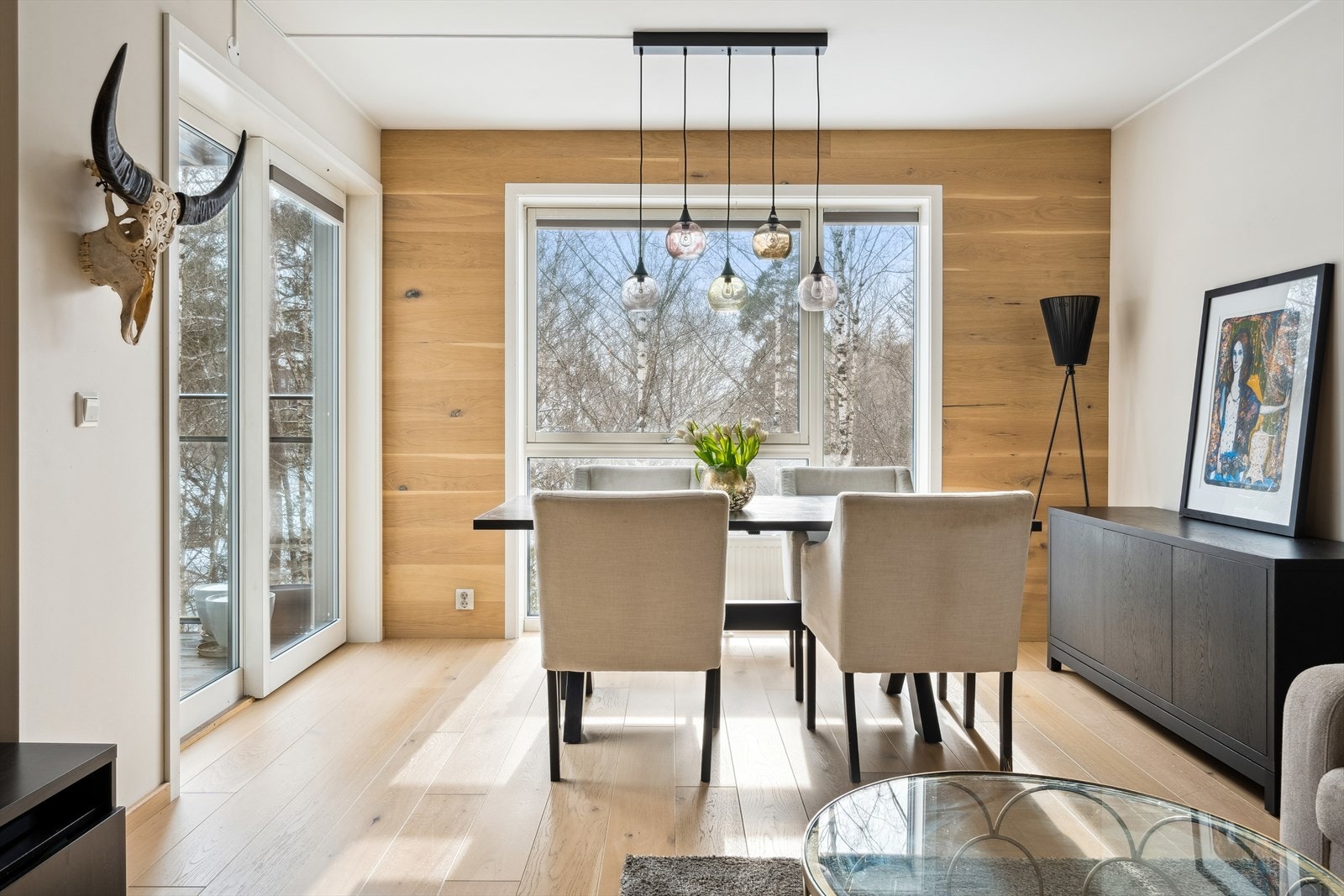 Fra stuen er det utgang til balkong Galleribilde