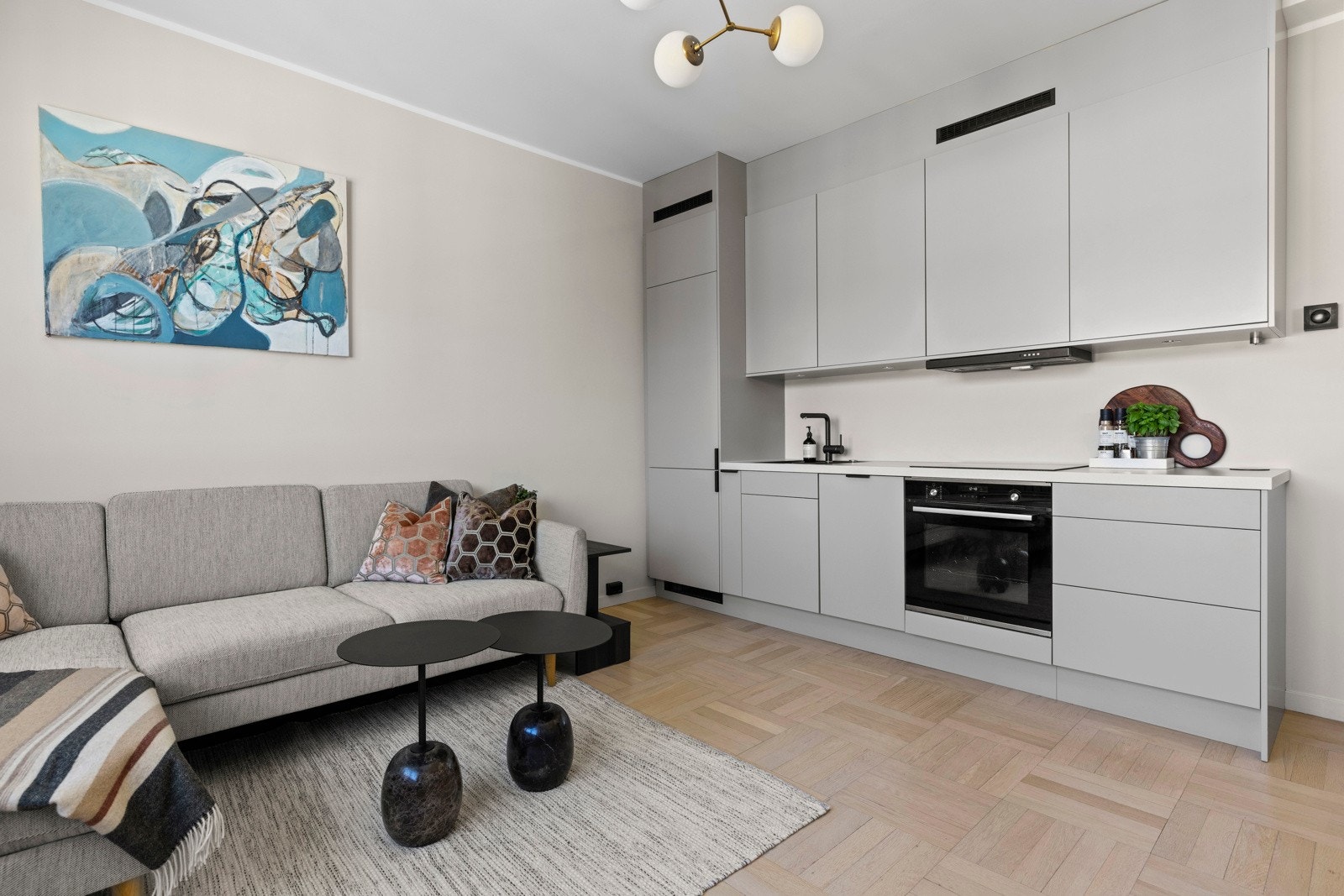 Leiligheten ble pusset opp i 2021 og fremstår med gjennomgående god standard. Galleribilde