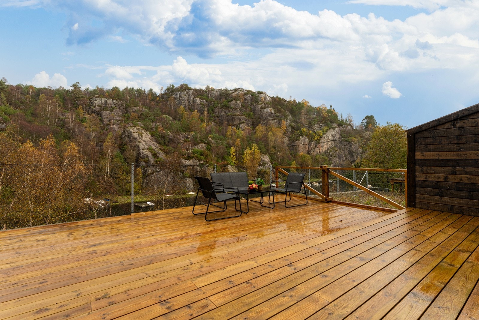 Boligen byr på totalt 3 terrasser med fantatsisk utsikt. Galleribilde