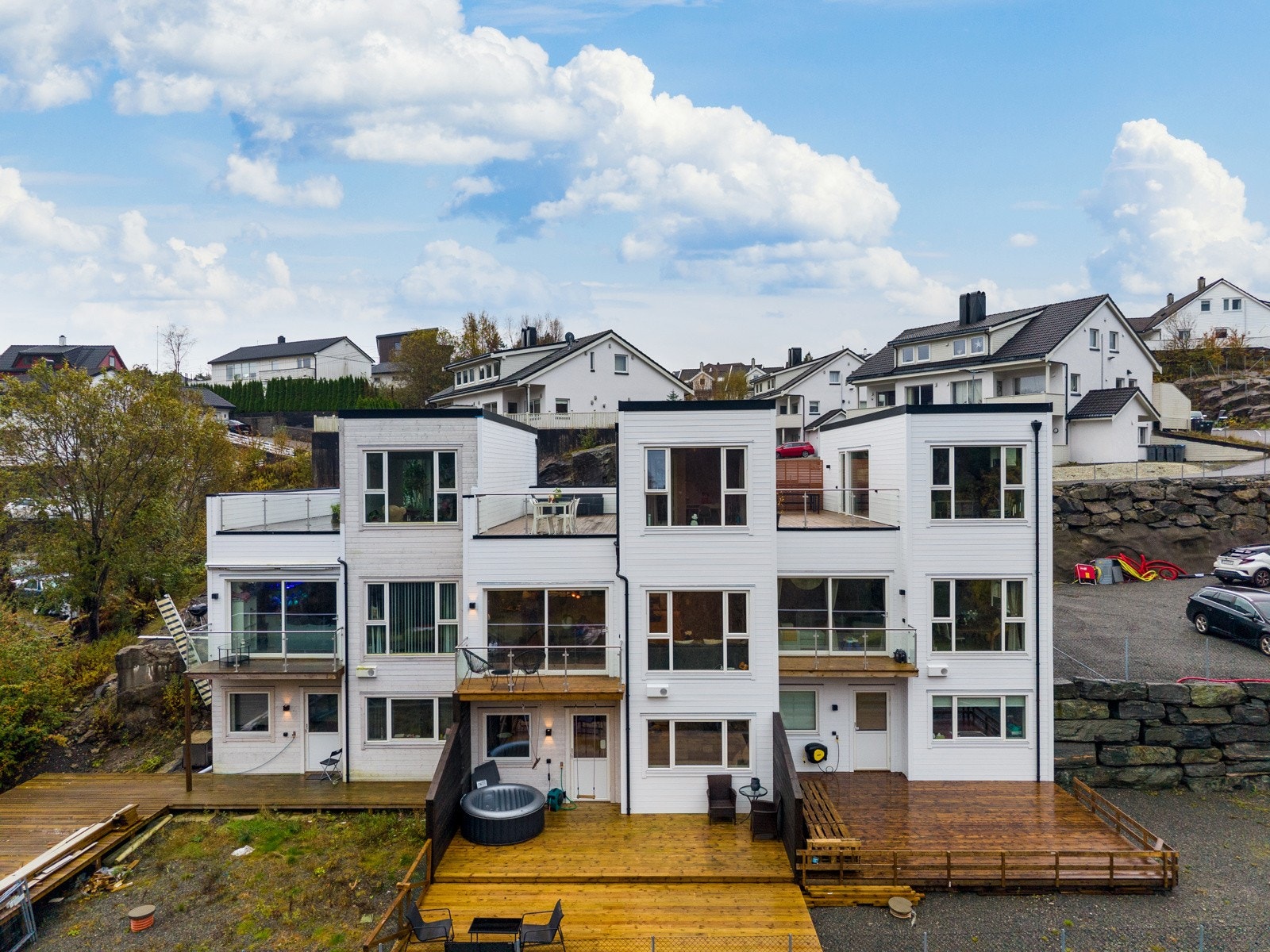 Bygget er fra 2022 og har flere moderne kvaliteter. Galleribilde