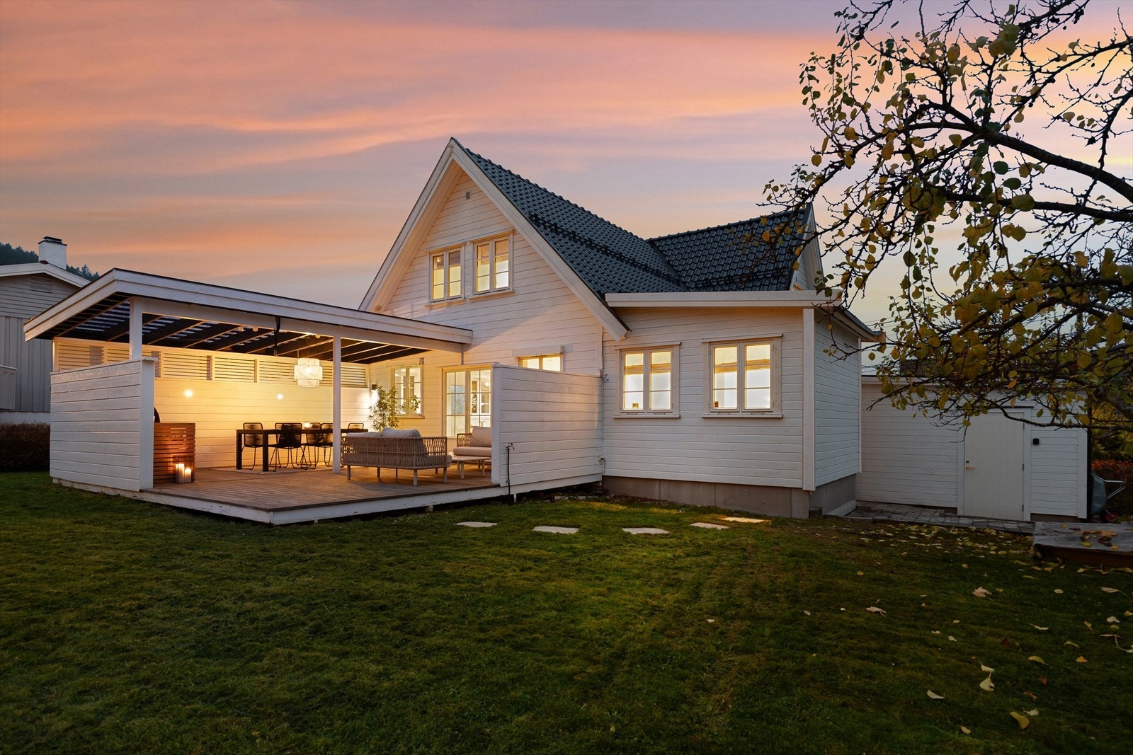 Skjermet hage med hagestue Galleribilde