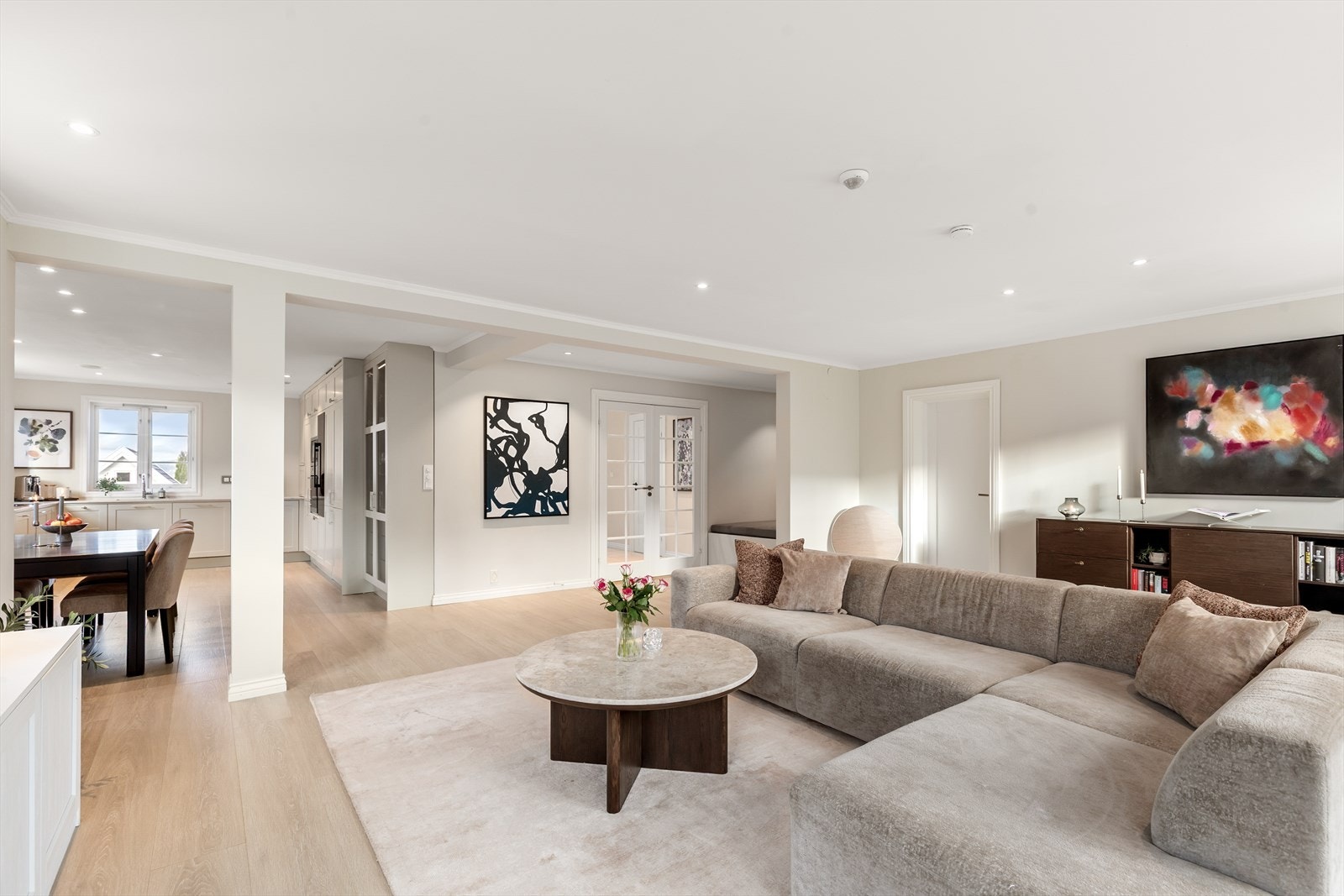 Overflatene i huset er i hovedsak oppusset i 2022/2023 Galleribilde