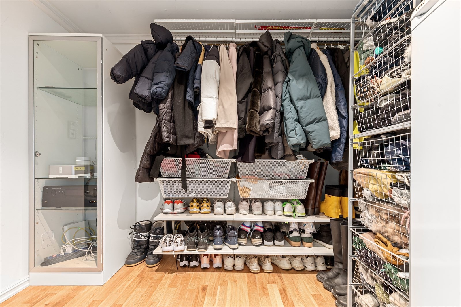 Etasjen har rikt med lagringsmuligheter Galleribilde