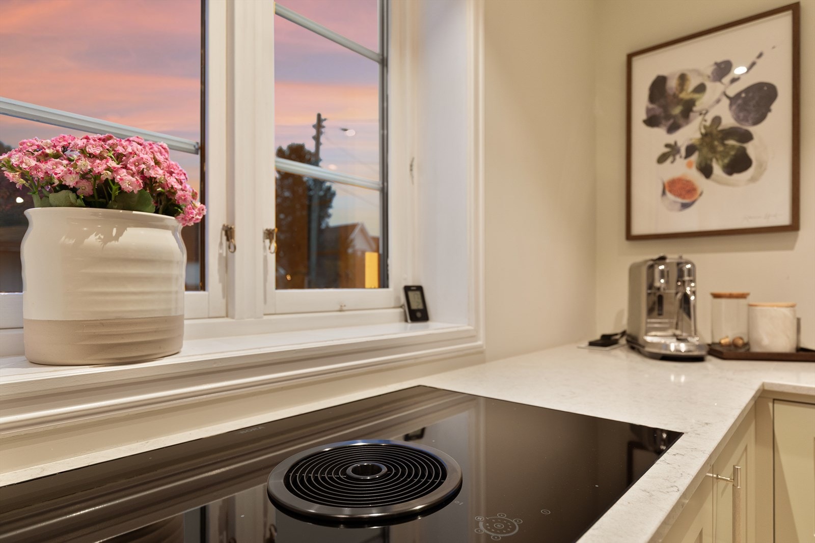 Koketoppen har integrert ventilator for sømløs og praktisk bruk Galleribilde