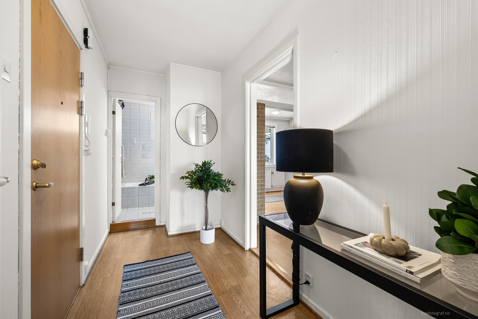 Det er montert dørcalling i entréen. Galleribilde