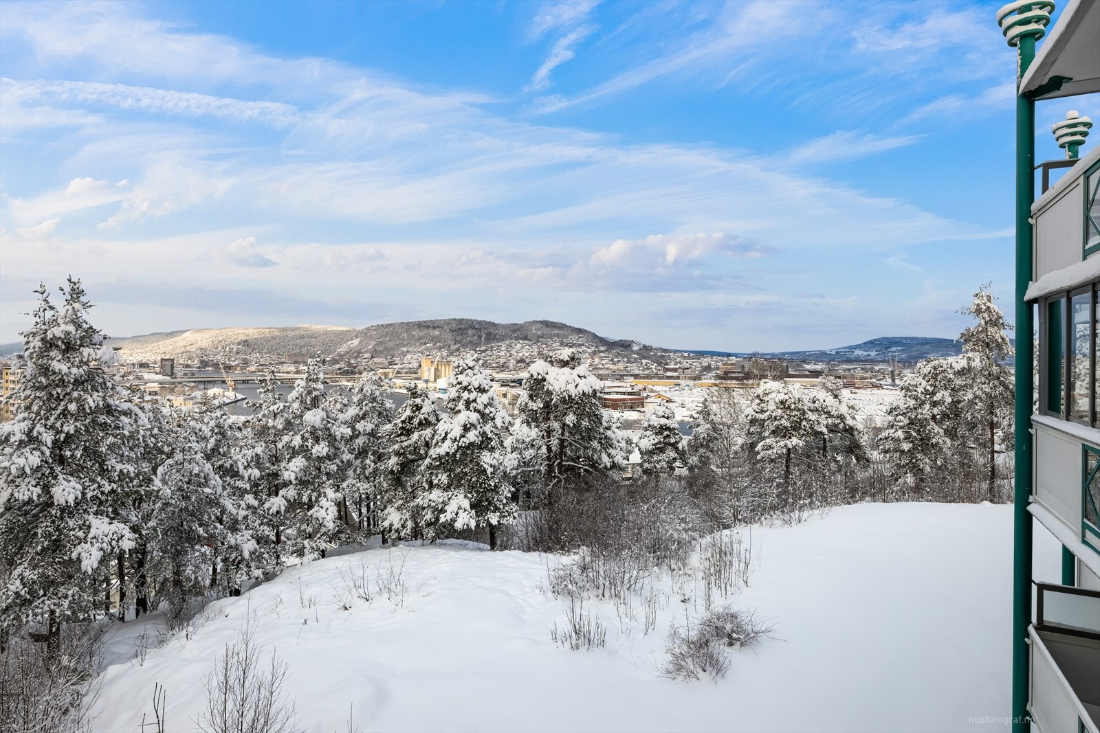 Leiligheten har fritt utsyn og tilnærmet ingen innsyn. Galleribilde