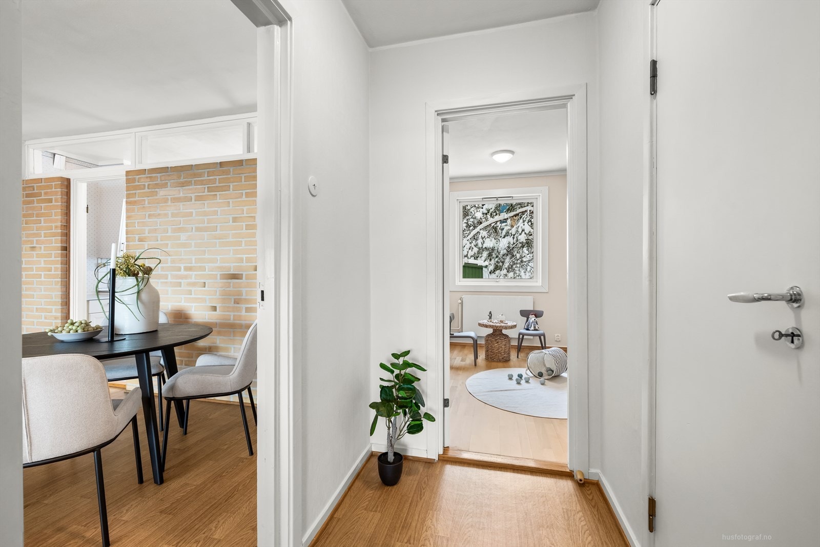 Mellomgangen leder videre til neste soverom. Galleribilde