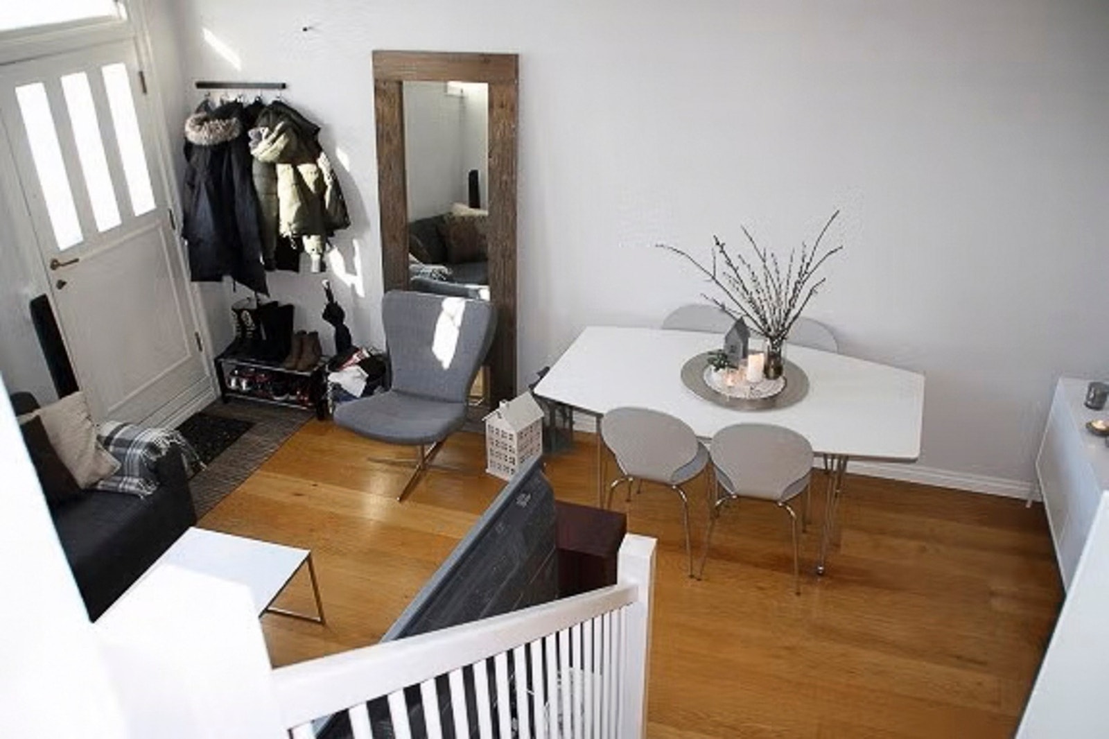 Utleid del*: Det er egen inngang til "stuen" i underetasjen Galleribilde