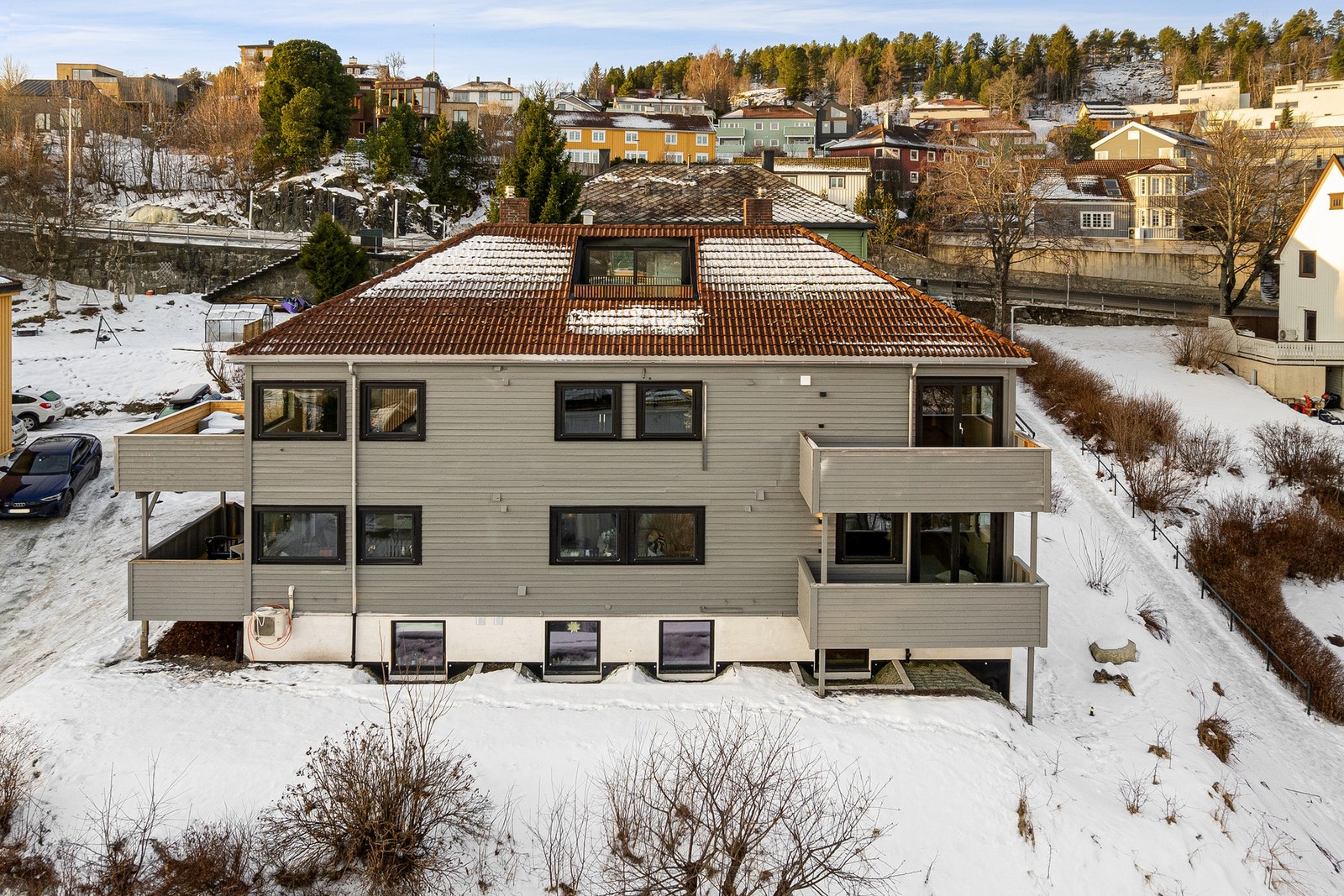 Fasade. Leiligheten ligger i 2. etasje + loft. Galleribilde