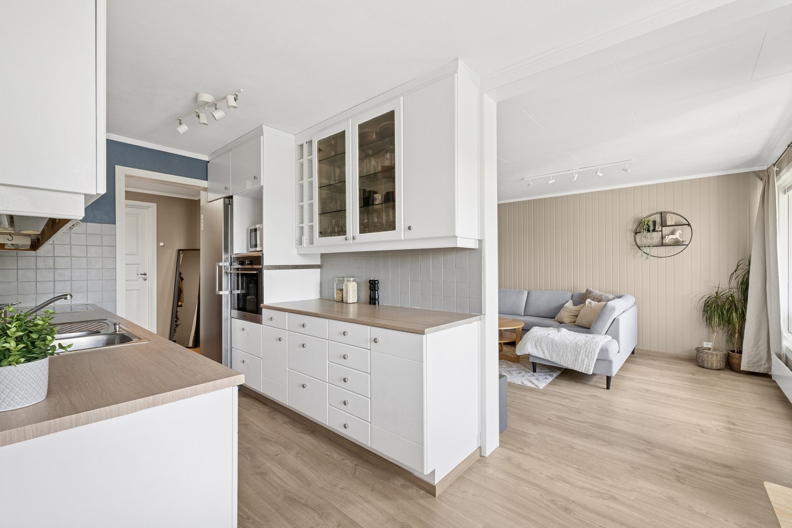 Kjøkkenet er praktisk innredet. Galleribilde