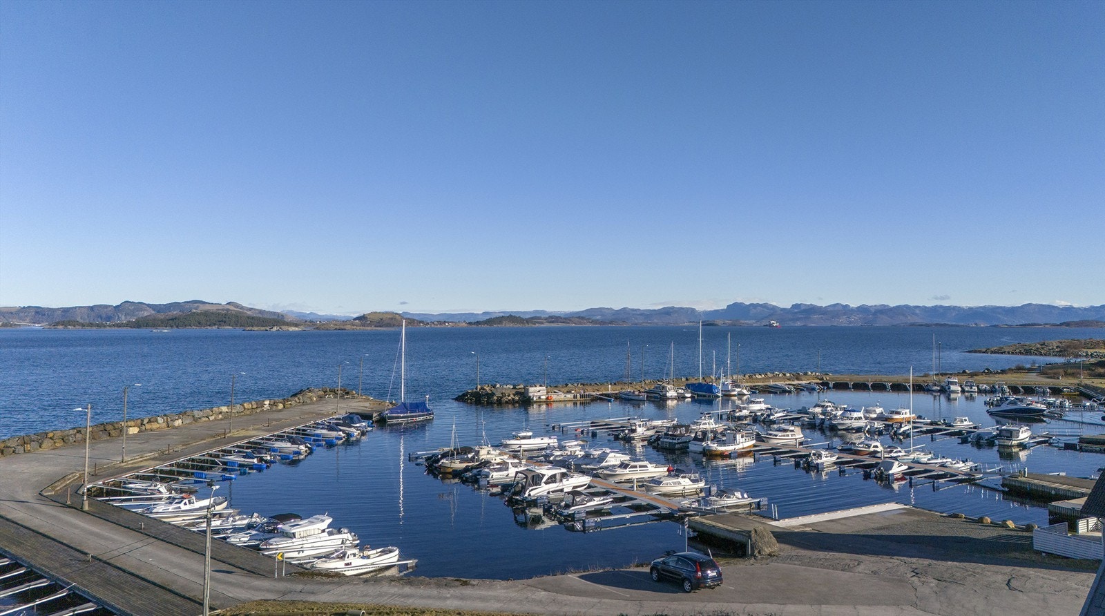 Her bor du i maritime omgivelser med fjorden som nærmeste nabo. Galleribilde